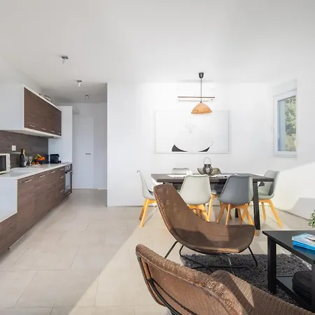 Jolara With Heated Pool Appartement
