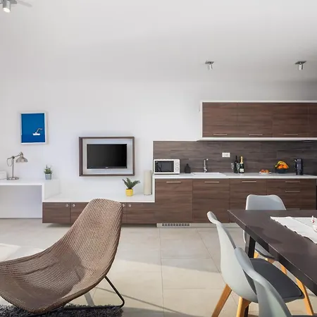 Jolara With Heated Pool Appartement Mimice