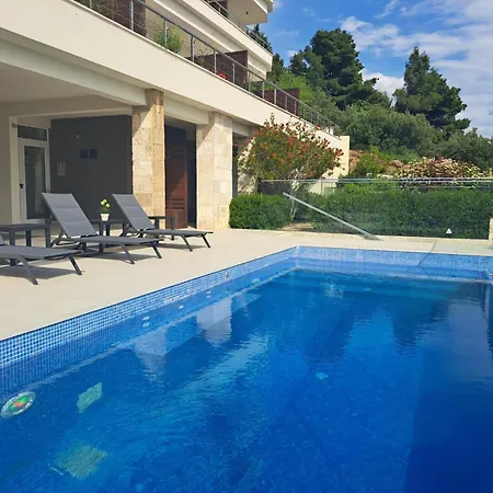 Jolara With Heated Pool